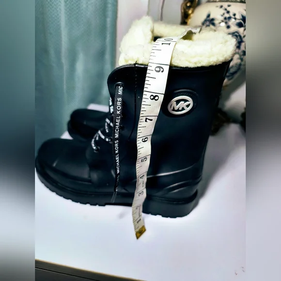 Super comfortable, soft and warm, Michael Kors Faux Shearling-Lined Rain Boots. - Picture 10 of 16